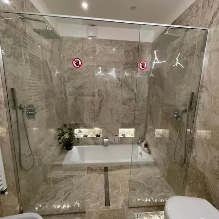 Luxury 2 Al Duomo Di شقة بارما